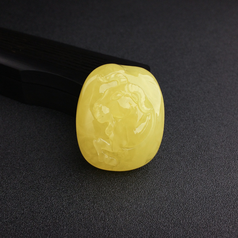 鸡油黄蜜蜡羊致清和吊坠-红掌柜