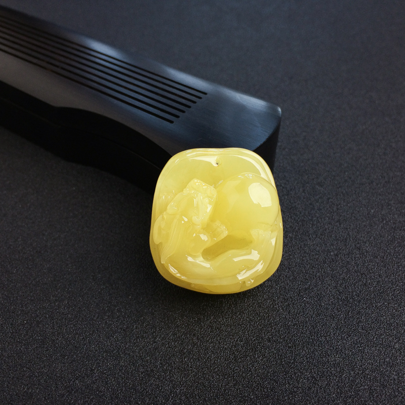 波罗的海天然鸡油黄蜜蜡貔貅吊坠-红掌柜