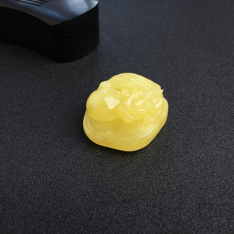 鸡油黄蜜蜡貔貅吊坠-红掌柜