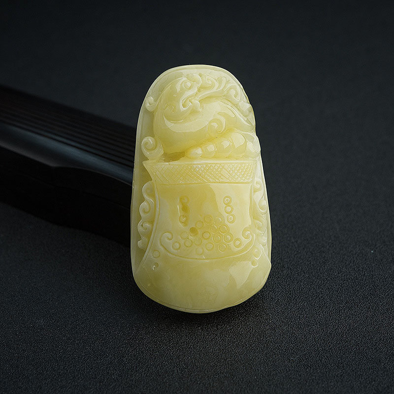 浅黄蜜蜡龙吊坠-红掌柜