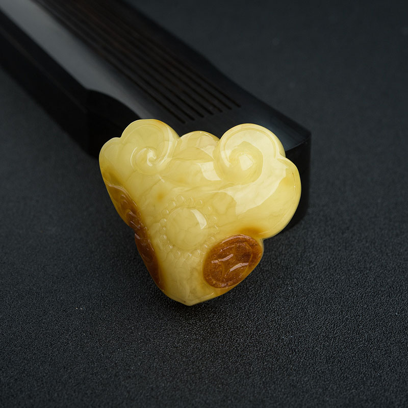 带皮蜜蜡如意吊坠-红掌柜
