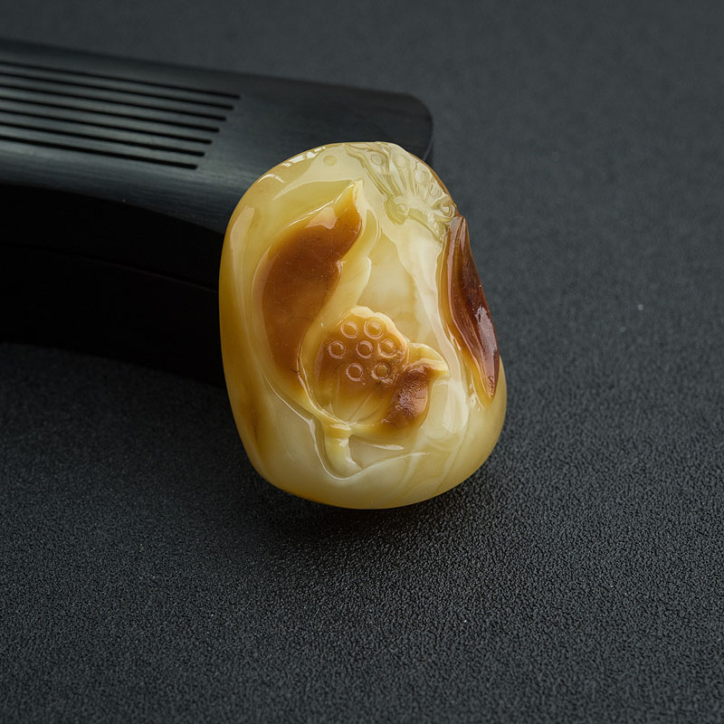 俏色蜜蜡蝶恋花吊坠-红掌柜