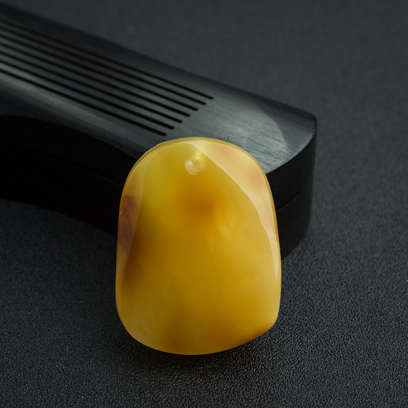 蜜蜡蝶恋花吊坠-红掌柜