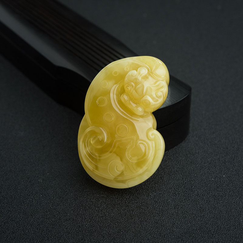 鸡油黄蜜蜡貔貅-红掌柜