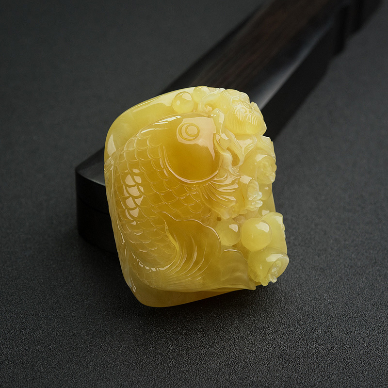 天然鸡油黄蜜蜡连年有余吊坠-红掌柜