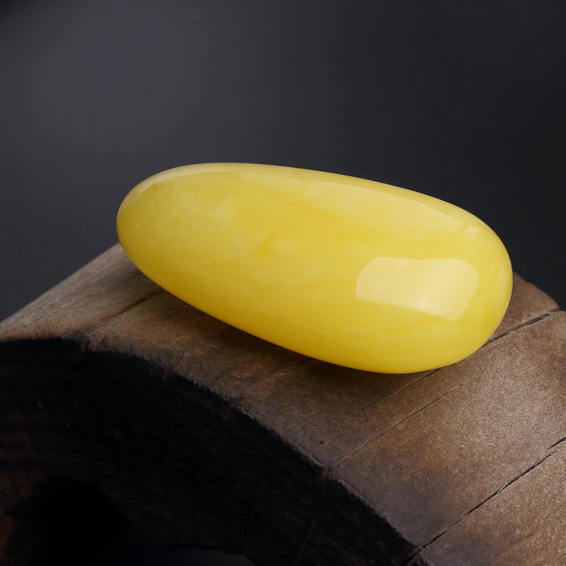 鸡油黄蜜蜡随形吊坠-红掌柜