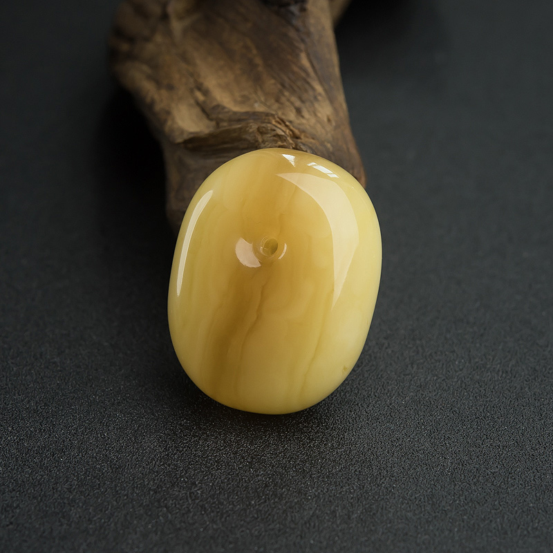 波罗的海鸡油黄蜜蜡随形吊坠-红掌柜