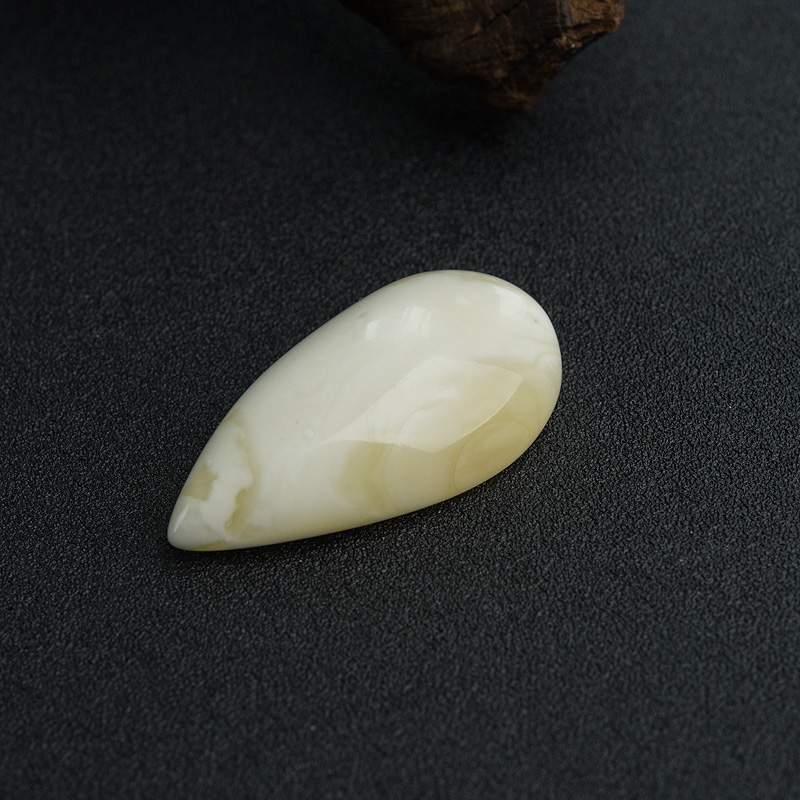 象牙白白蜜随形吊坠-红掌柜