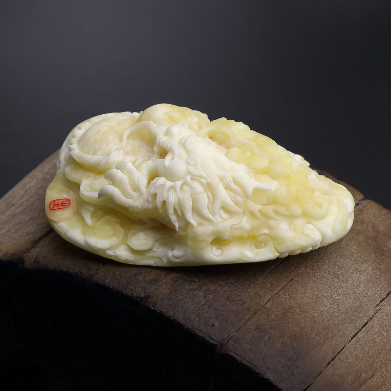 象牙白白蜜龙牌吊坠-红掌柜