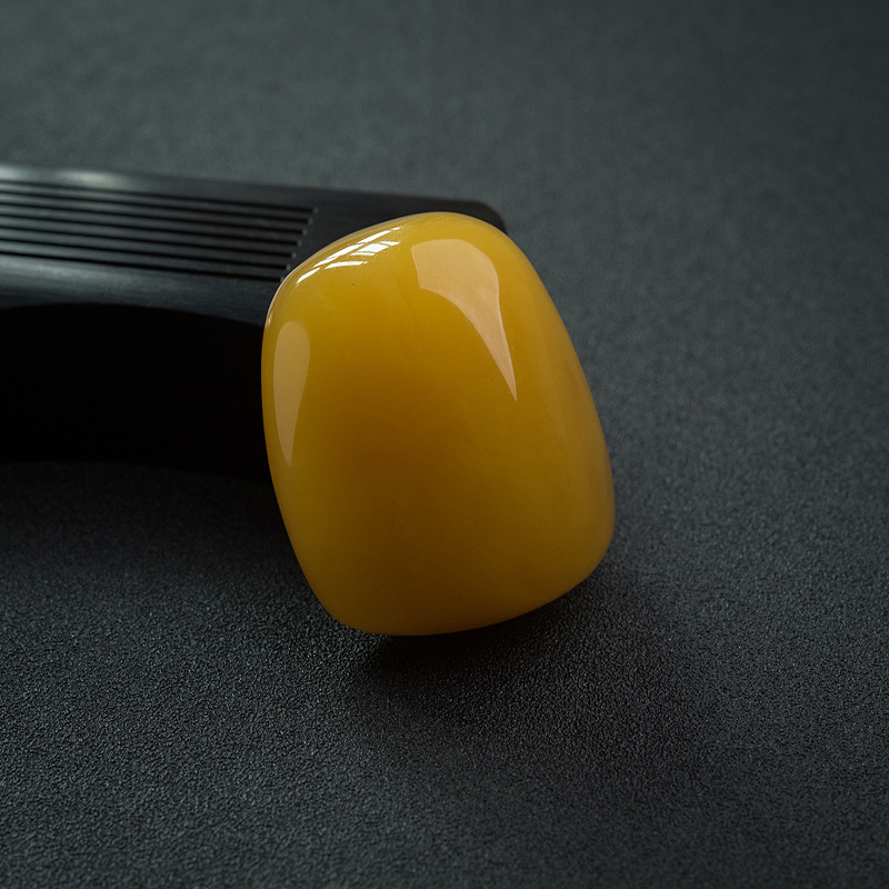 天然鸡油黄蜜蜡随形吊坠-红掌柜