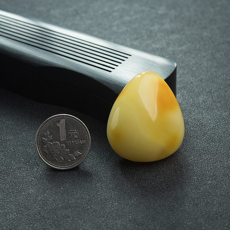 鸡油黄蜜蜡随形吊坠-红掌柜