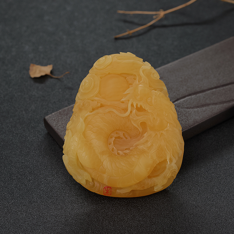 鸡油黄蜜蜡龙牌吊坠-红掌柜