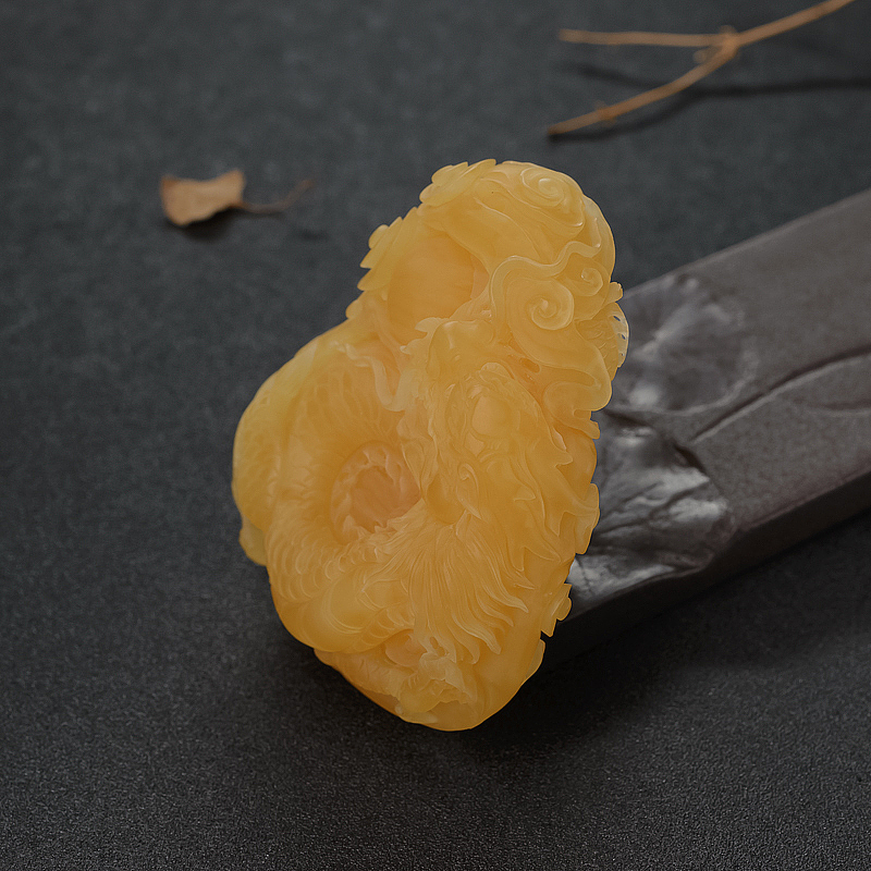 蜜蜡龙牌吊坠-红掌柜