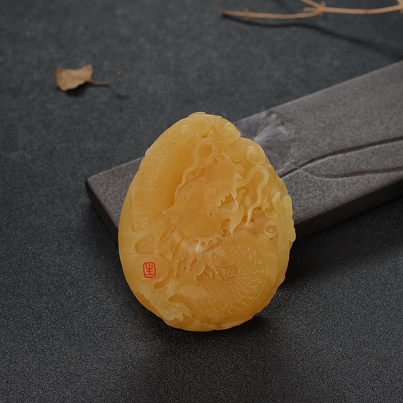 鸡油黄蜜蜡龙牌吊坠-红掌柜