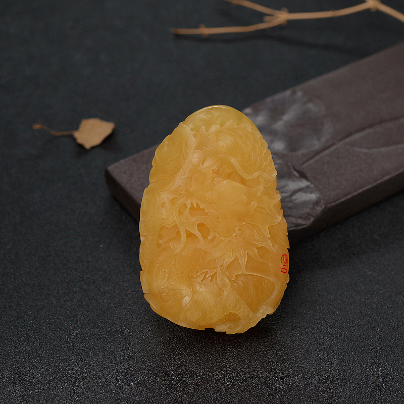 鸡油黄蜜蜡龙牌吊坠-红掌柜