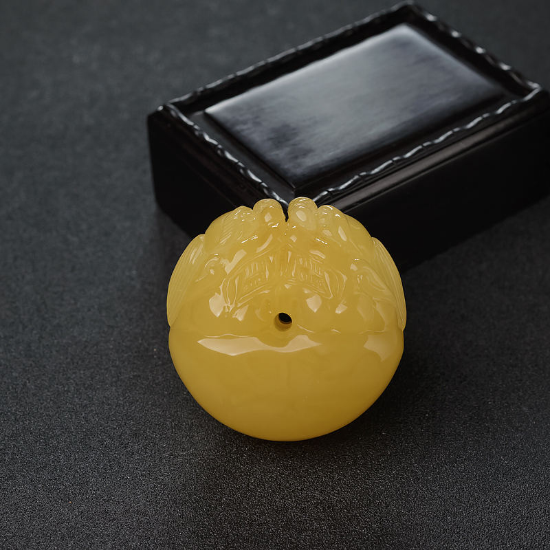 鸡油黄蜜蜡貔貅扣-红掌柜