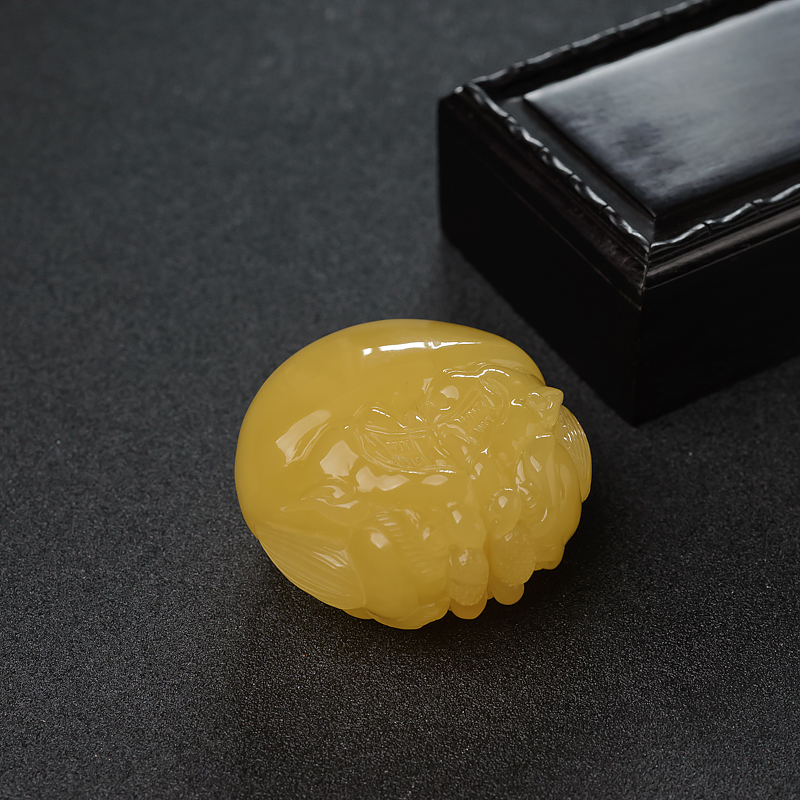 蜜蜡貔貅扣-红掌柜