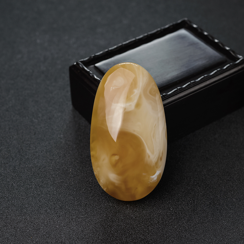 白花蜜蜡随形吊坠-红掌柜