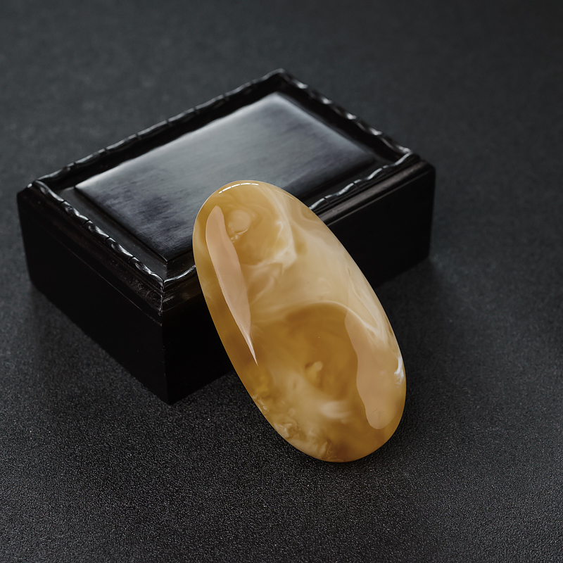 白花蜜随形吊坠-红掌柜