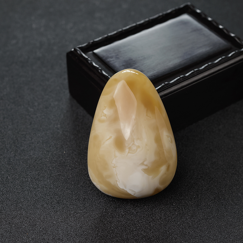 白花蜜蜡随形吊坠-红掌柜