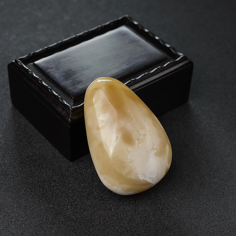 白花蜜随形吊坠-红掌柜