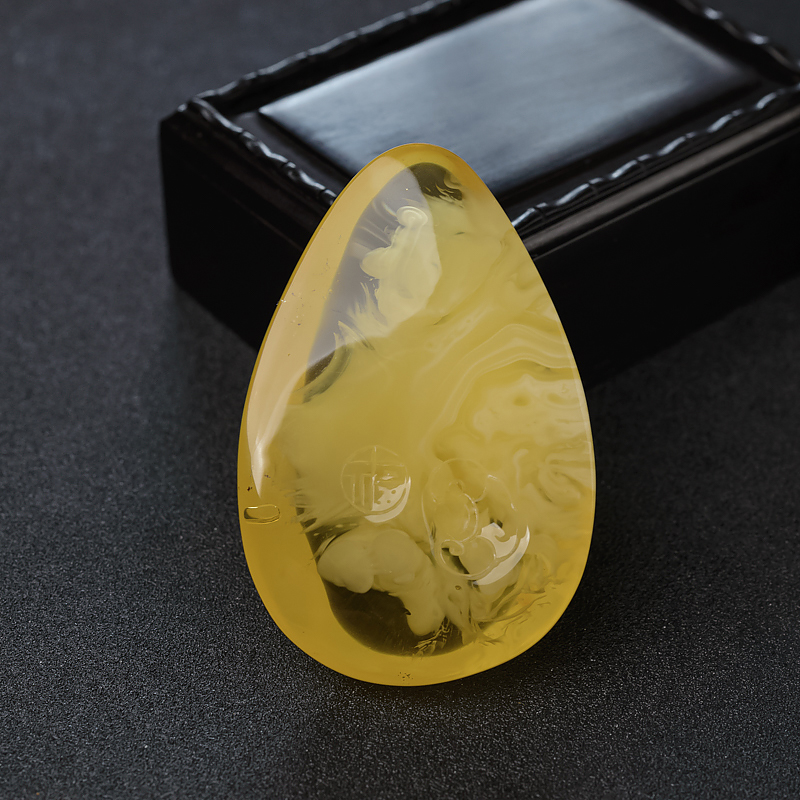 鸡油黄蜜蜡随形吊坠-红掌柜