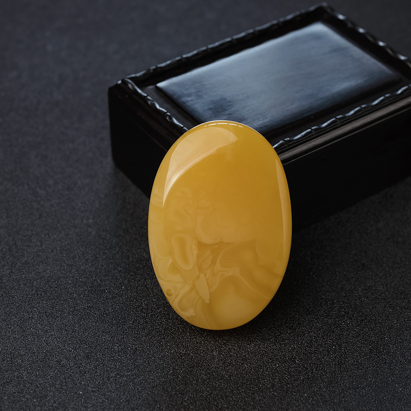 鸡油黄蜜蜡随形吊坠-红掌柜