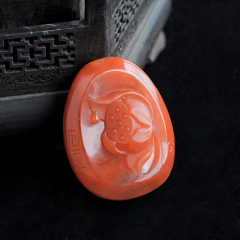 南红玛瑙荷花吊坠