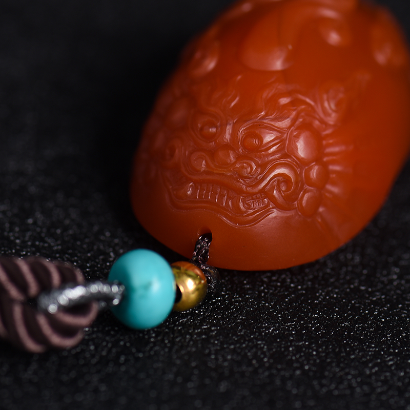 南红玛瑙瑞兽挂件-红掌柜