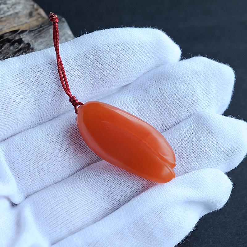 四川联合南红樱桃红玉兰花挂件-红掌柜