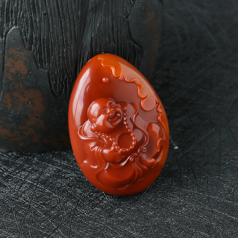 南红俏色巧雕吊坠-红掌柜