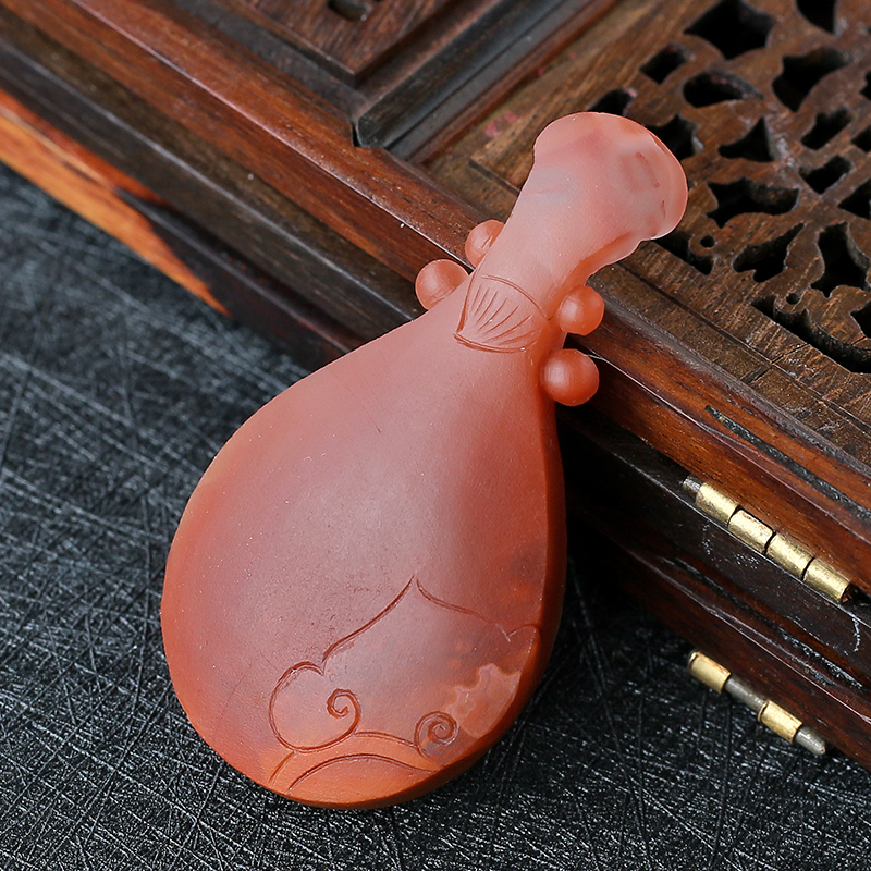 南红琵琶挂坠 - 红掌柜珠宝