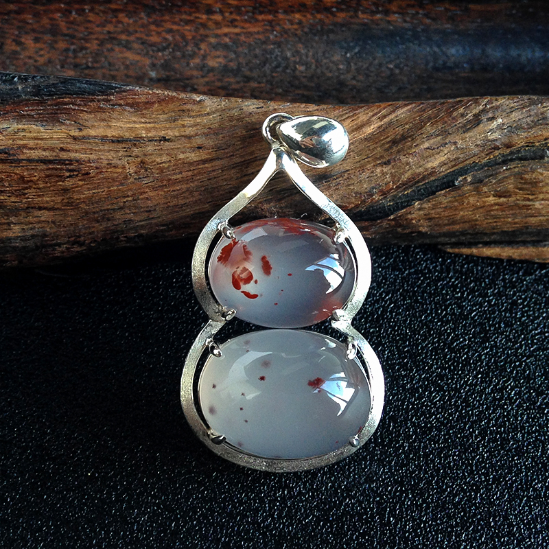 银镶冻料南红葫芦吊坠-红掌柜