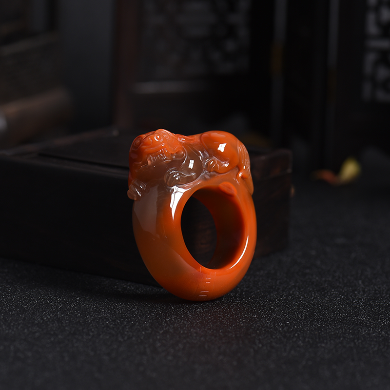 川料俏色南红瑞兽戒指-红掌柜