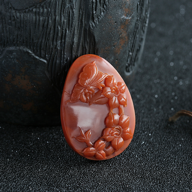 樱桃红南红蝶恋花吊坠-红掌柜珠宝