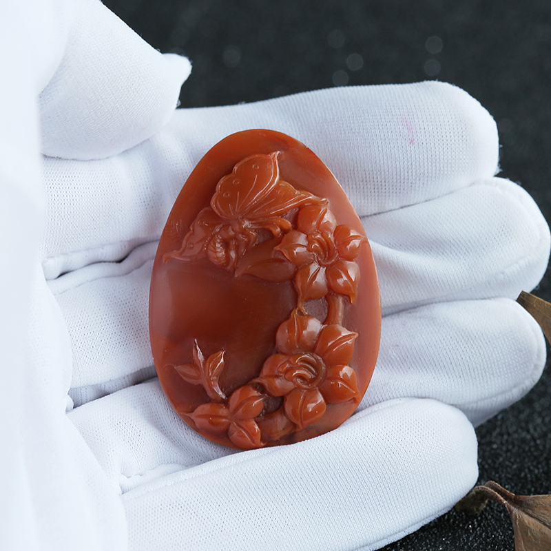 川料南红蝶恋花吊坠-红掌柜珠宝