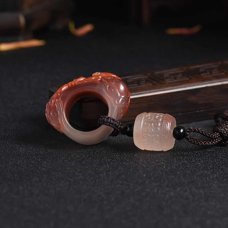 天然冰飘南红龙凤呈祥扳指吊坠-红掌柜