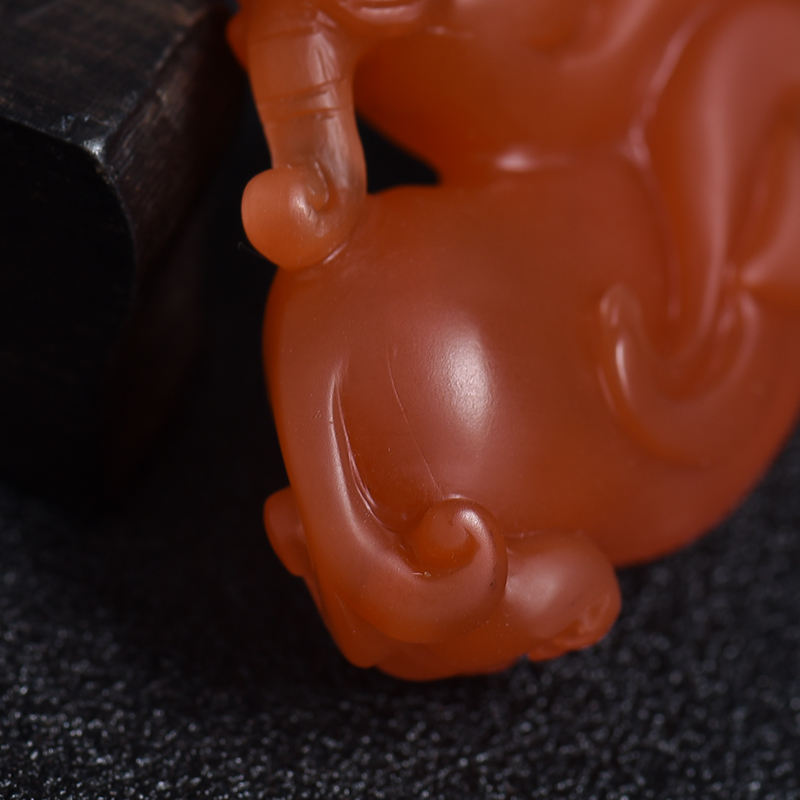 川料南红瑞兽吊坠-红掌柜