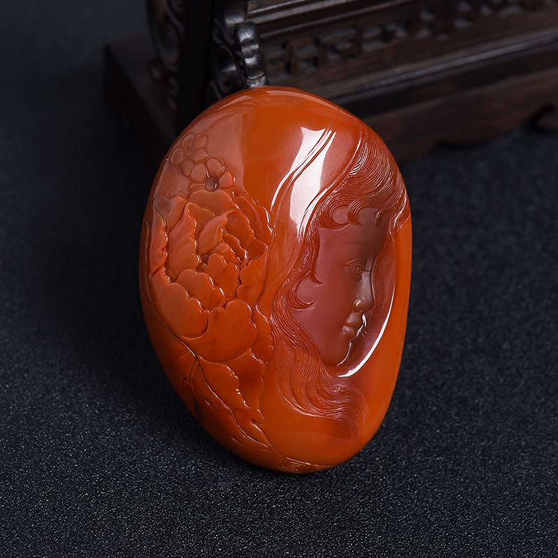 川料南红带冻料美女吊坠-红掌柜