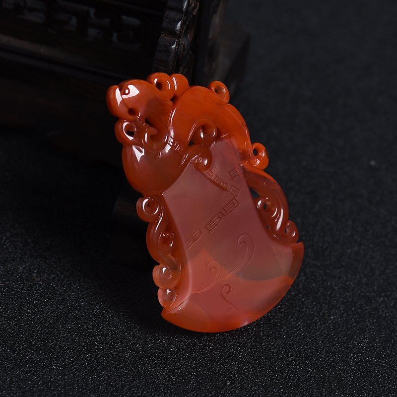 天然南红带冻龙吊坠-红掌柜