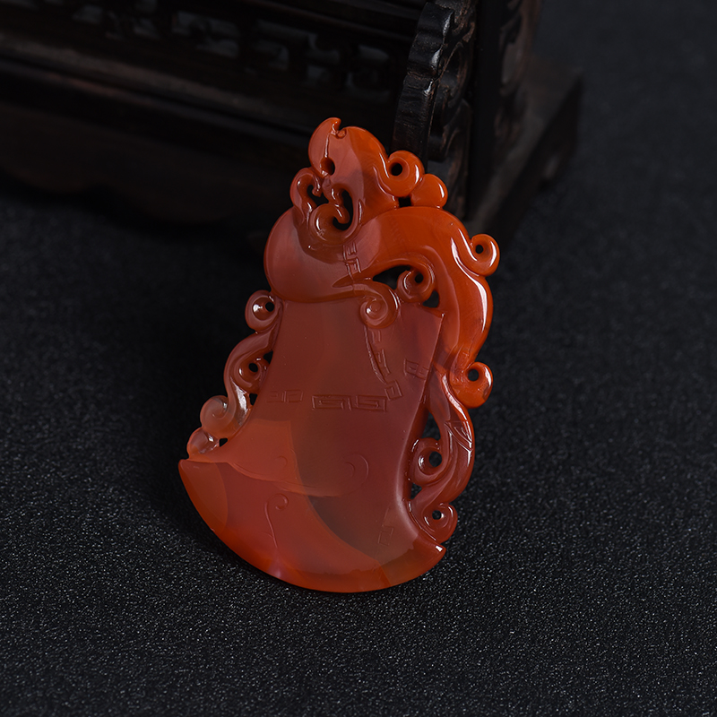 川料南红带冻龙吊坠-红掌柜