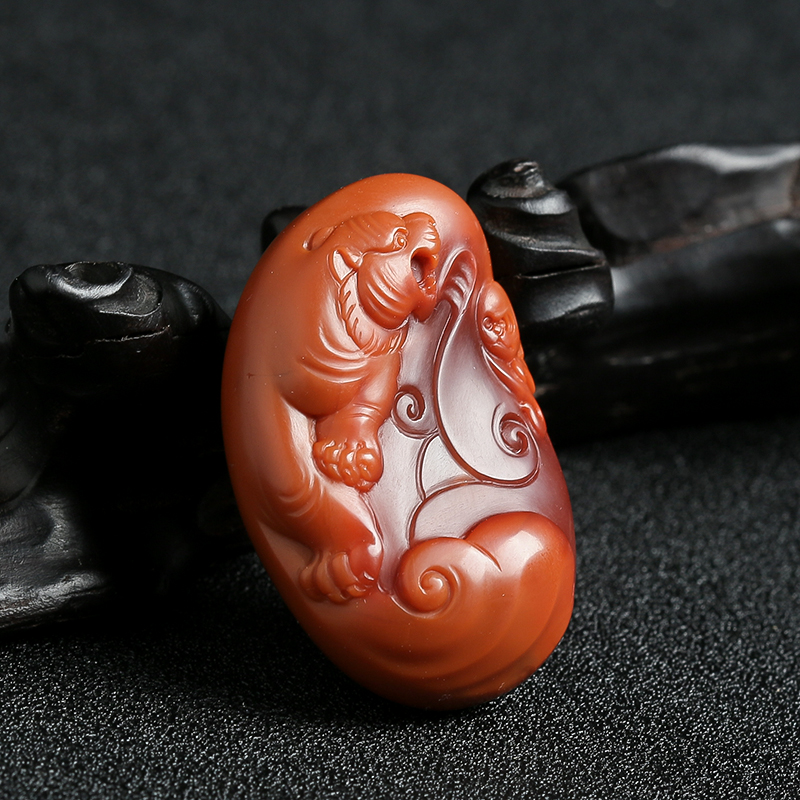 双色南红智勇双全吊坠 - 红掌柜