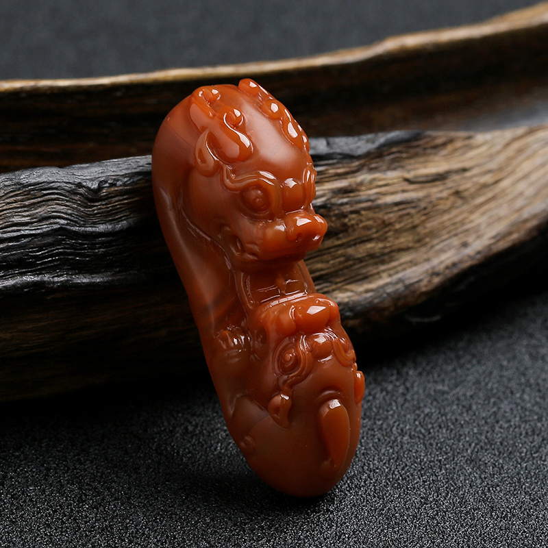 天然樱桃红南红龙勾吊坠-红掌柜