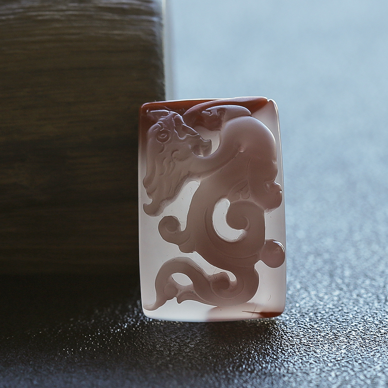 天然南红仿古龙吊坠-红掌柜