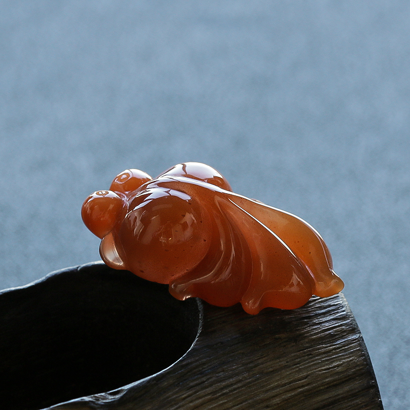  樱桃红南红金鱼吊坠-红掌柜