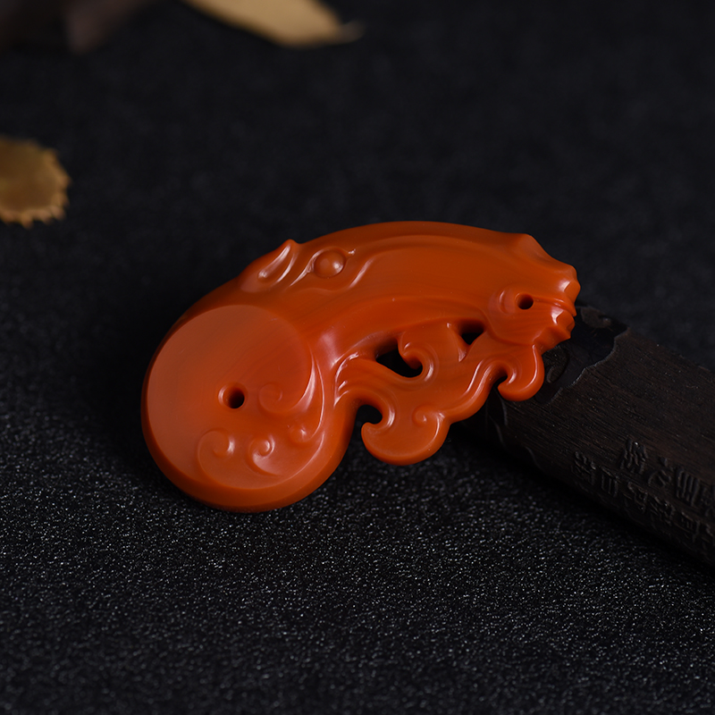 苏工柿子红南红马吊坠-红掌柜