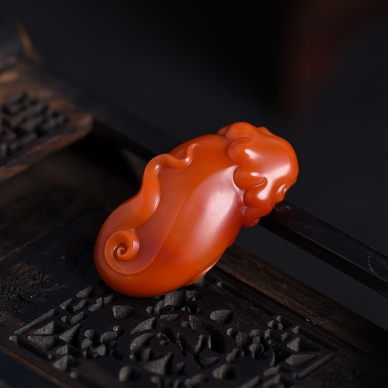 苏工川料南红瑞兽吊坠-红掌柜