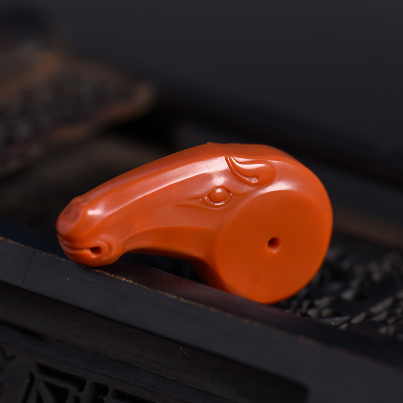 天然柿子红南红马吊坠-红掌柜