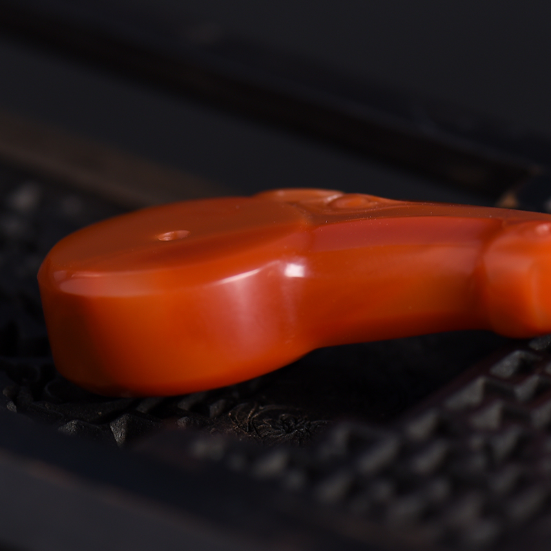 柿子红南红马吊坠-红掌柜