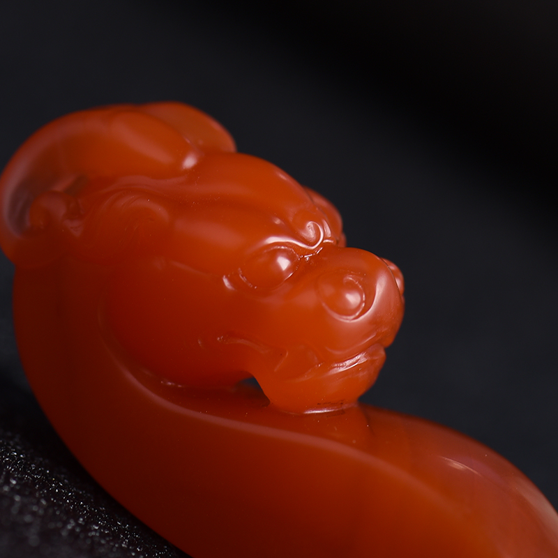 南红瑞兽吊坠-红掌柜